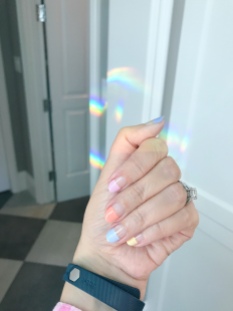 manimonday-nailart-fitbit-rainbow